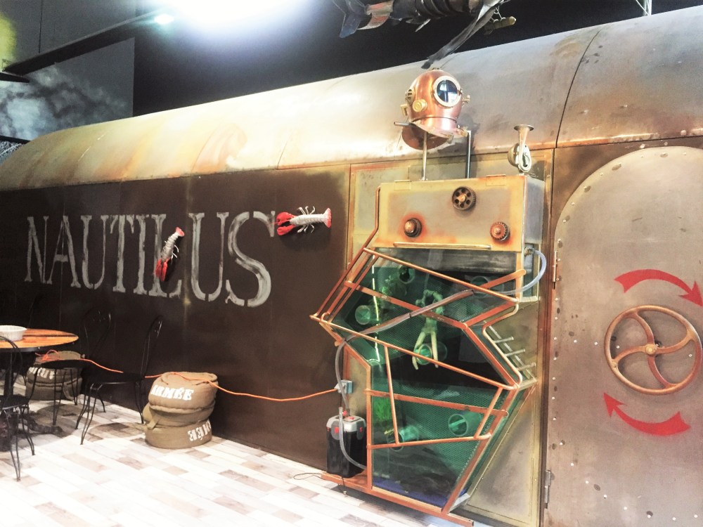 sous-marin-locked-up-marne-la-vallee