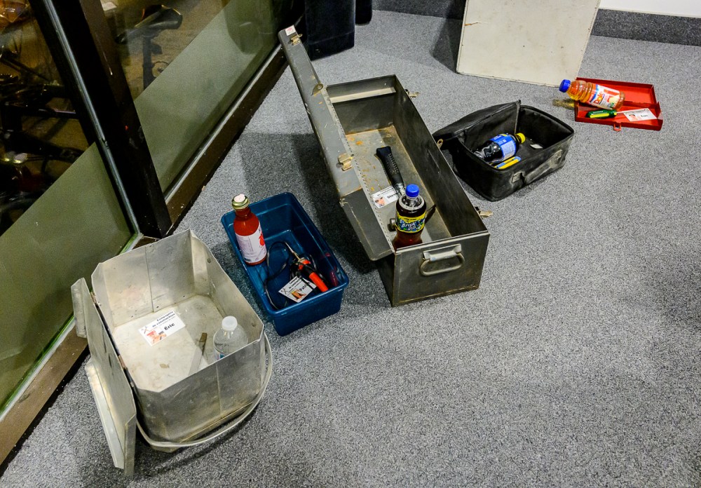 cadenas-directionnel-et-lampe-uv-coffres-a-outils-Cabinet-Mysteriis