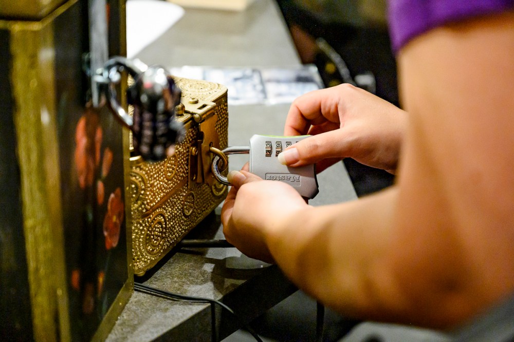 cadenas-directionnel-et-lampe-uv-coffret-Defi-Evasion