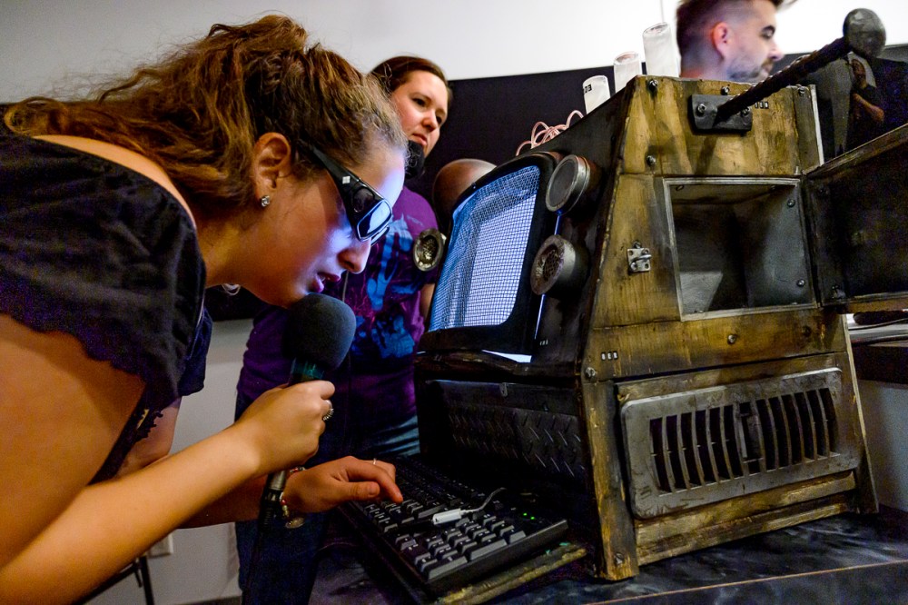 cadenas-directionnel-et-lampe-uv-machine-A-Double-Tour