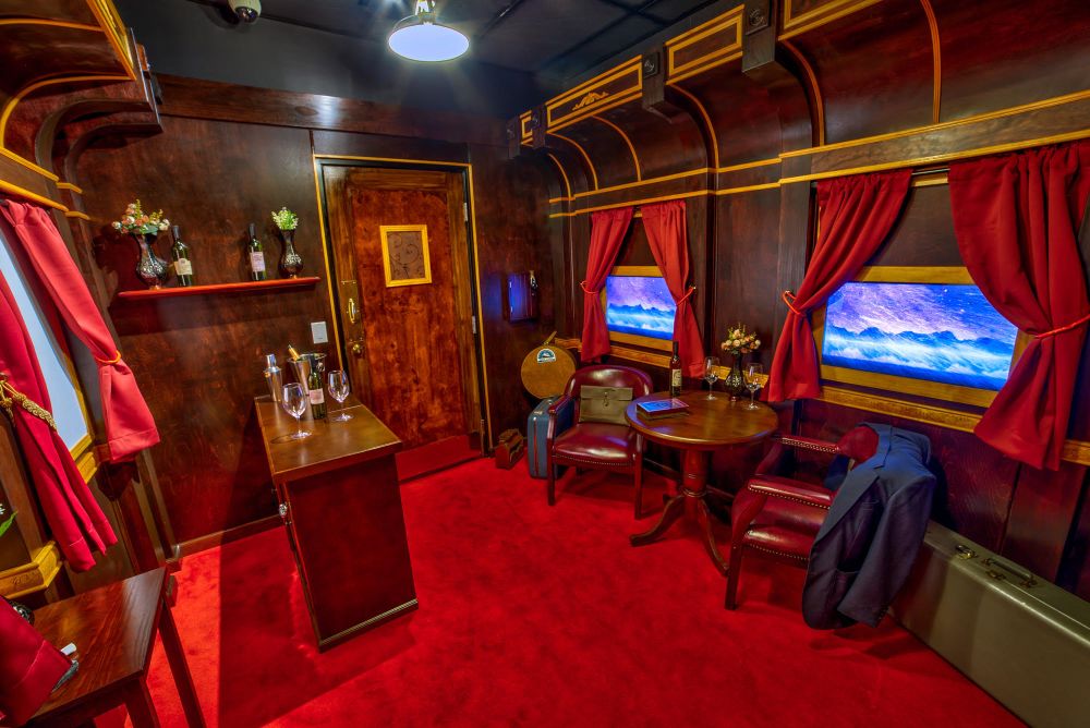 escapology-budapest-express-train